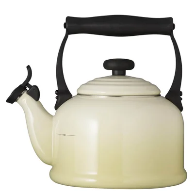 Le Creuset Traditional Kettle - Almond