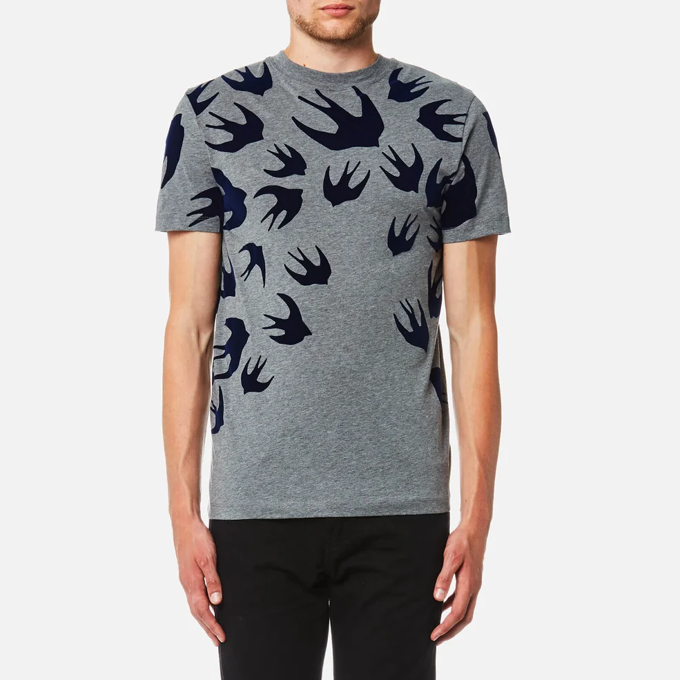 McQ Alexander McQueen Men's Swallow Swarm Pigment T-Shirt - Stone Melange Image 1