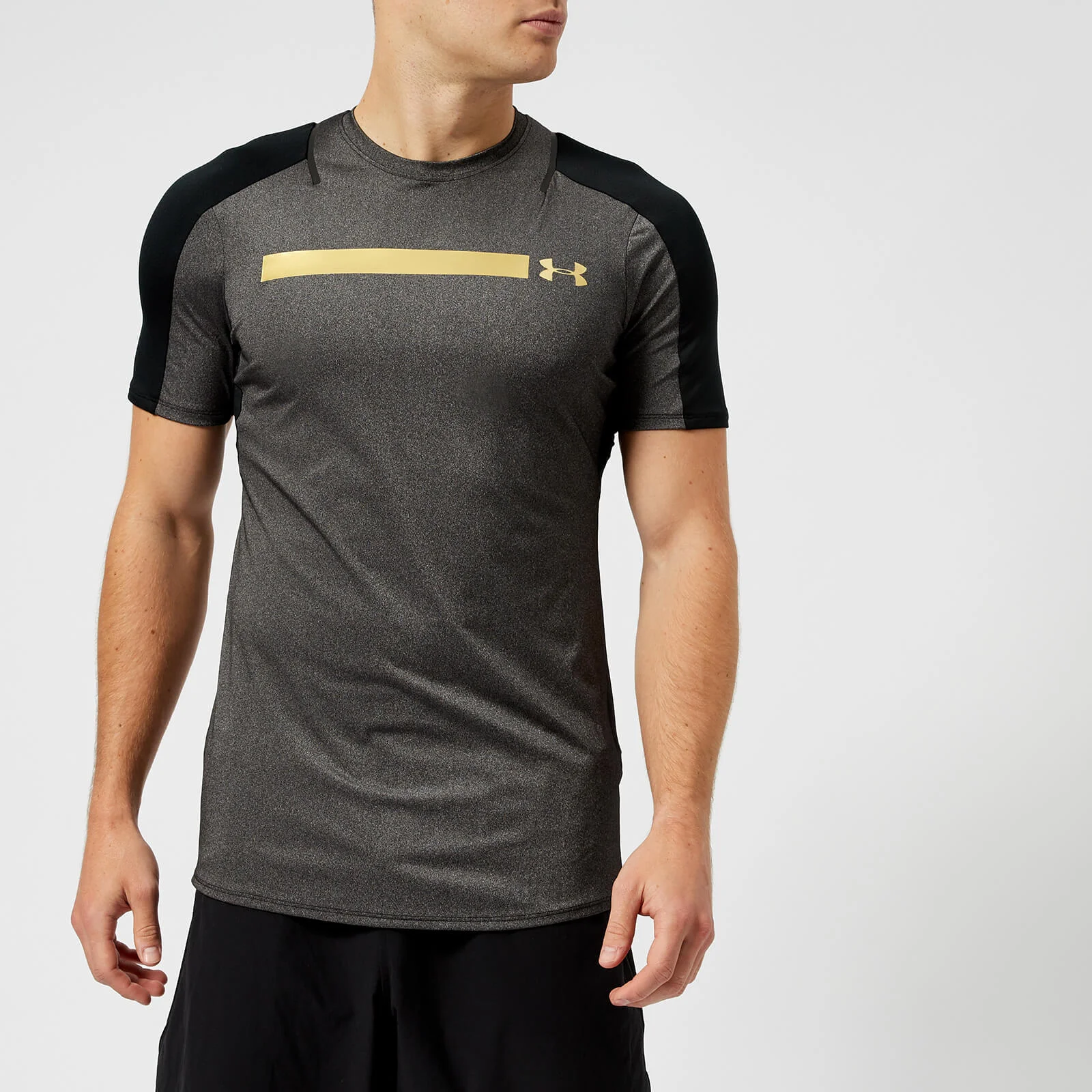 Under Armour Men's Perpetual Fitted Short Sleeve T-Shirt - Black/Metallic Gold Image 1