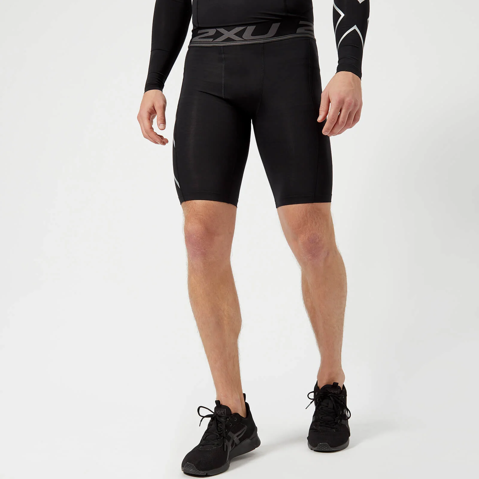 2XU Men's Accelerate Compression Shorts - Black/SIlver Image 1