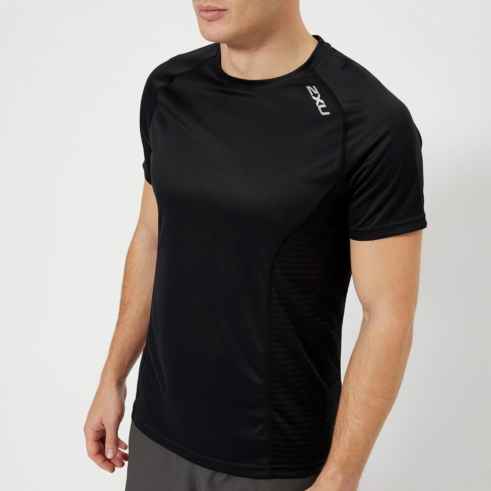2XU Men's Xvent Short Sleeve Top - Black Image 1