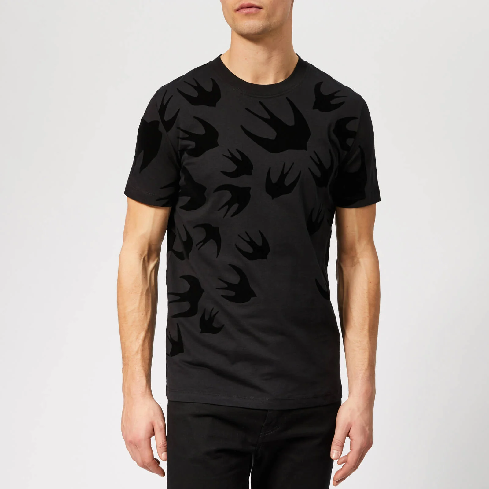 McQ Alexander McQueen Men's Swallow Swarm T-Shirt - Darkest Black Image 1