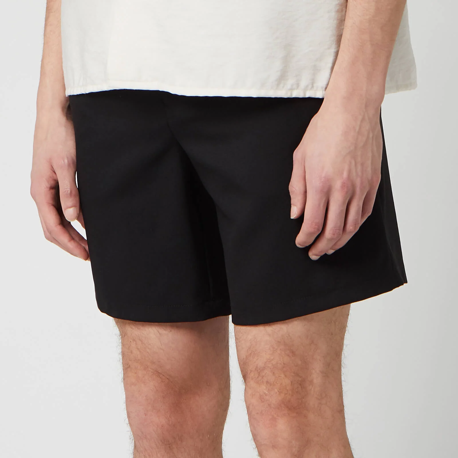 AMI Men's Elasticized Waist Bermuda Shorts - Noir Image 1