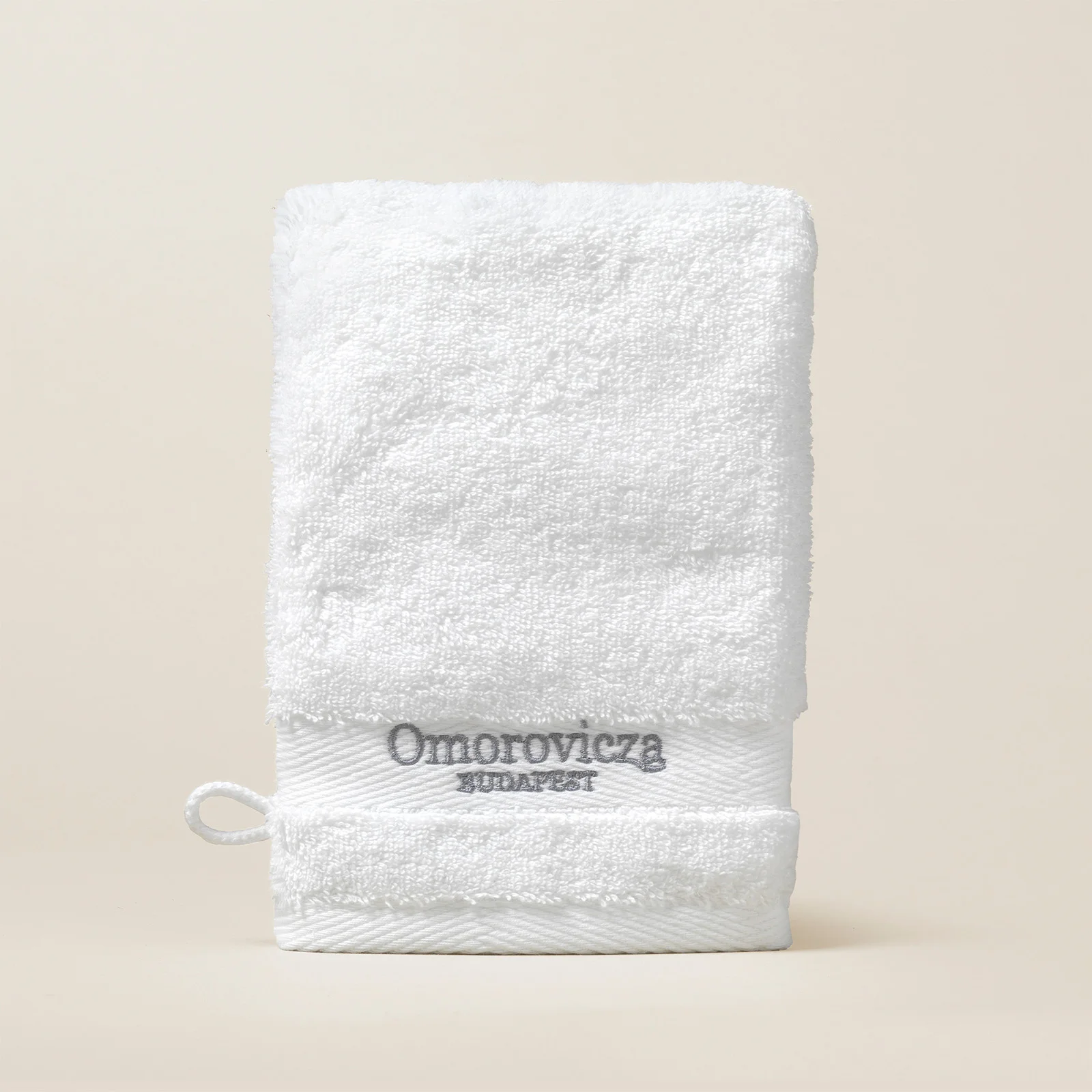 Omorovicza Cleansing Mitt In Pouch Image 1