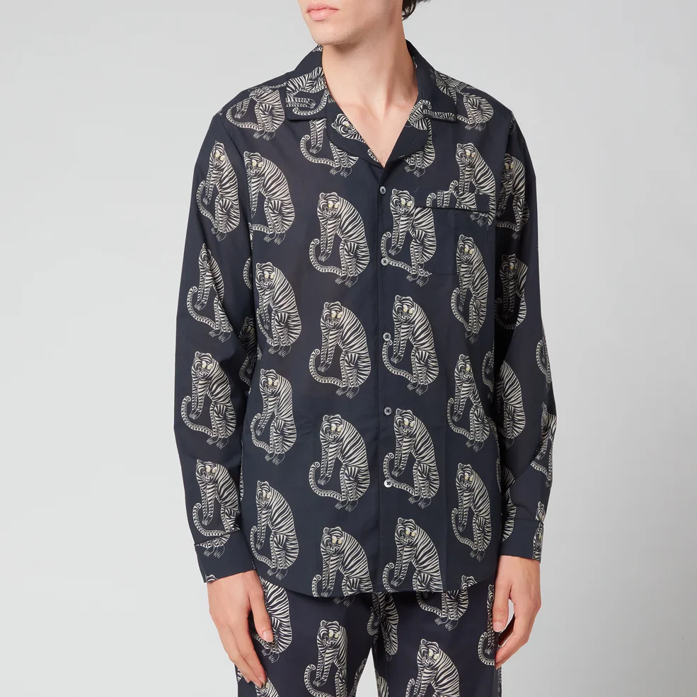 Desmond & Dempsey Men's Tiger Print Collared Shirt - Black/Cream Image 1